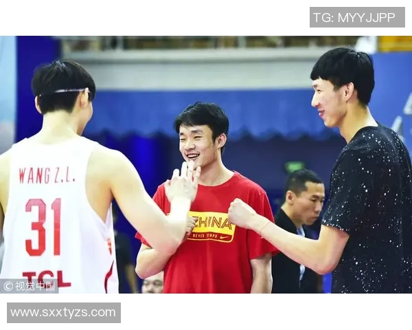 男篮红队与乌克兰激烈对抗赛引发热议球迷热情高涨 男篮红队与乌克兰激烈对抗赛引发热议球迷热情高涨